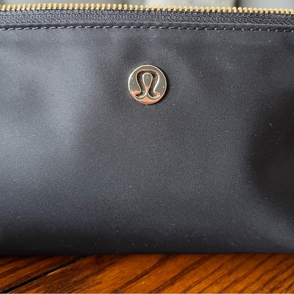 Lululemon black double pocket wallet wristlet - Picture 3 of 8